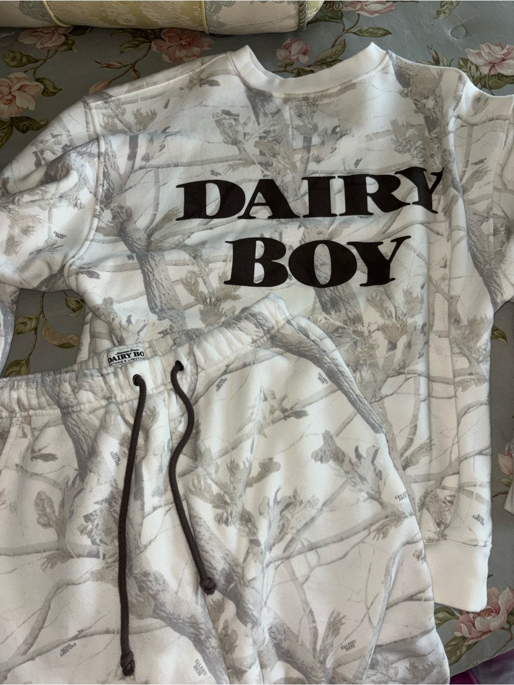 DAIRY BOY Cream Camo Sweatshirt & sweat pants Set